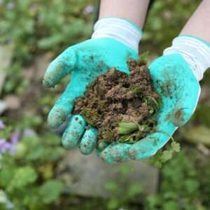COOLJOB garden gloves are reinforced with rubber coating to protect from thorns and bites.