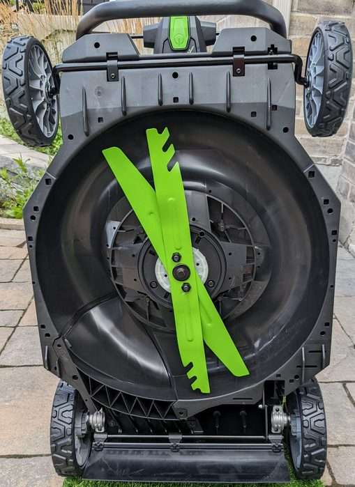 The select-cut multi-blade system cuts evenly and efficiently. 